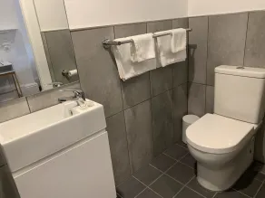 Garden Hotel - Bathroom
