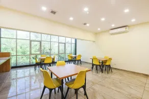 Fabhotel Celebrity Inn - Restaurante
