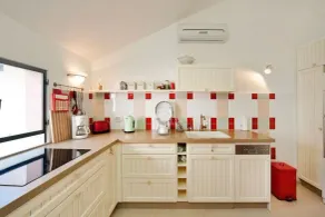 Mamad Charming Sunny Haven with Balcony - Interior