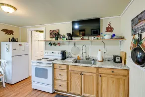 Shared Hot Tub & Fire Pit: Tranquil Whittier Gem! - Innvendig