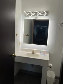 Days Inn by Wyndham Jamestown - Salle de bain