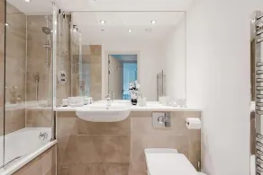 Beautiful 1 Bedroom Apartment with parking in Gloucester Docks - Bathroom