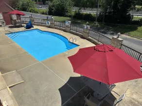 Red Roof Inn & Suites Cornelius - Lake Norman - Pool