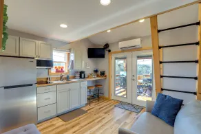 Pet-Friendly Studio w/ Hot Tub & Views in Marshall - Interiör