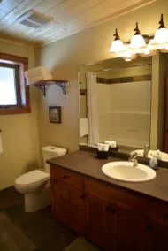 Cedar House Restaurant & Chalets - Bathroom