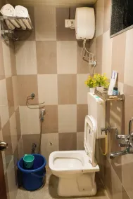 Hotel Meriton Star Ulhasnagar - Baño