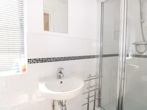 Flintstone Cottage - Baño