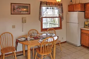 Cozy Balsam Lake Home: Deck, Private Dock + Kayaks - Innenbereich