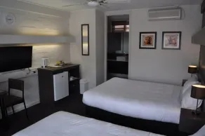 Brougham Arms Hotel - Room