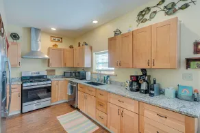Charming Darien Hideaway w/ Porch, Near Downtown! - Interiør