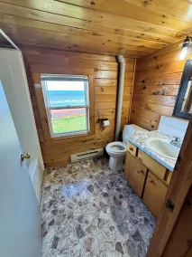 80 Oceanside Cottage - Badezimmer