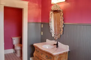 Laredo Mansion - Bathroom
