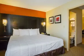 Clarion Inn & Suites Evansville Eastland Area - Chambre
