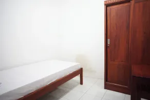 OYO Life 93038 Kost Putra Malilah - Room