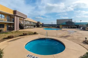Rodeway Inn Arlington Entertainment District Area - Piscine