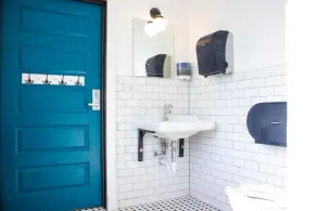11th Avenue Hostel - Bathroom