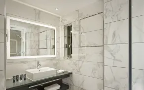 100 Queen's Gate Hotel London Kensington, Curio Collection by Hilton - Bathroom