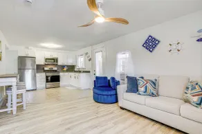 Walk to Beach: Somers Point Apartment! - Interiör