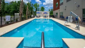 Holiday Inn Express & Suites Latta by IHG - Piscine