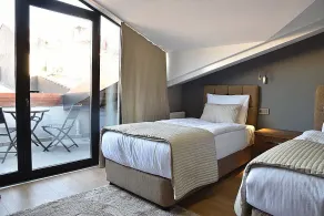 The Elegant Hotel - Room