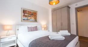 St James Apartments - Habitación