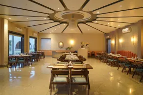 KMR Hotels & Resorts - Restaurant