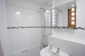 Robinson College - Cambridge University - Campus Accommodation - Bathroom