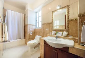 Hotel Shakey - Bathroom