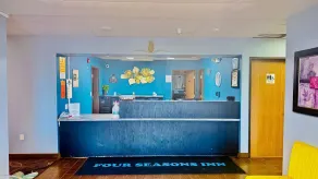 Four Seasons Inn - Recepción