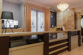 RedDoorz Plus near Pantai Malalayang Manado - Reception
