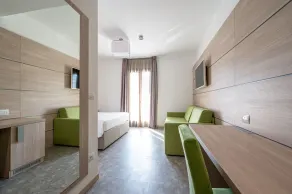 HOTEL TRILAGO - Habitación