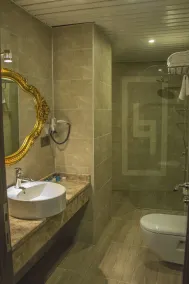 BİRİZGARDEN HOTEl - Bad