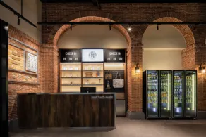 Qingdao Desti Youth Hostel-24H Reception&English Service& Cafe& Bar& Luggage Storage& Large Public Area - Reception