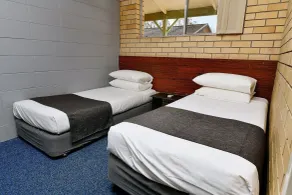 Burke and Wills Motor Inn - Room