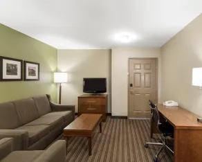 Comfort Inn & Suites Fayetteville-University Area - Chambre