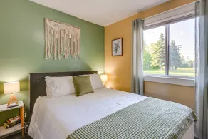 Cozy Home w/ Backyard ~ 3 Mi to Downtown Saginaw! - Chambre