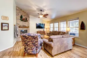 Winter Hikes & Ice Fishing Fun: Cozy Show Low Home - Interiør