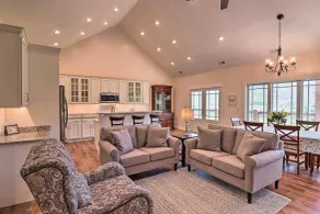 Mountain Refuge w/ View, 12 Mi to Asheville! - Interior