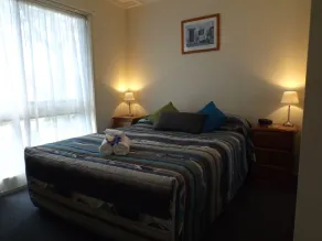 Surfside Merimbula Holiday Apartments - Room