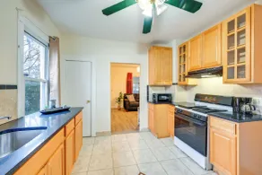 Charming Long Island Home w/ Fenced Yard! - Interni