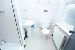 Acorn Lodge Hotel Gatwick & Parking - Baño