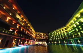 voco Dubai Nice The Heart of Europe by IHG - Piscine