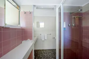OCEAN BREEZE MOTEL - Baño