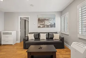 Serene 2-Bedroom Venice Apartment with Private Entrance - Sala de estar