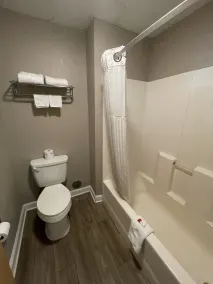 Super 8 by Wyndham Petersburg - Salle de bain