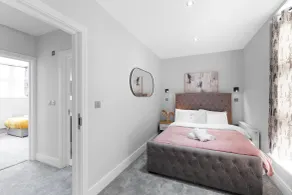 4 Bedroom and 3 Bathroom Family Home with Garden in Isleworth - Chambre