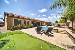 Hot Tub & Putting Green: Home in Surprise - Interiør