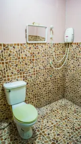 RoomQuest Amphawa Vaylasamran - Salle de bain