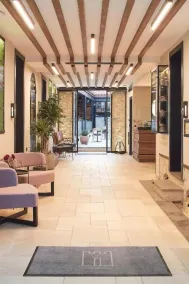 IALNA Boutique Hotel - Sitteområde i lobbyen