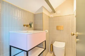 Hillside House - Bathroom